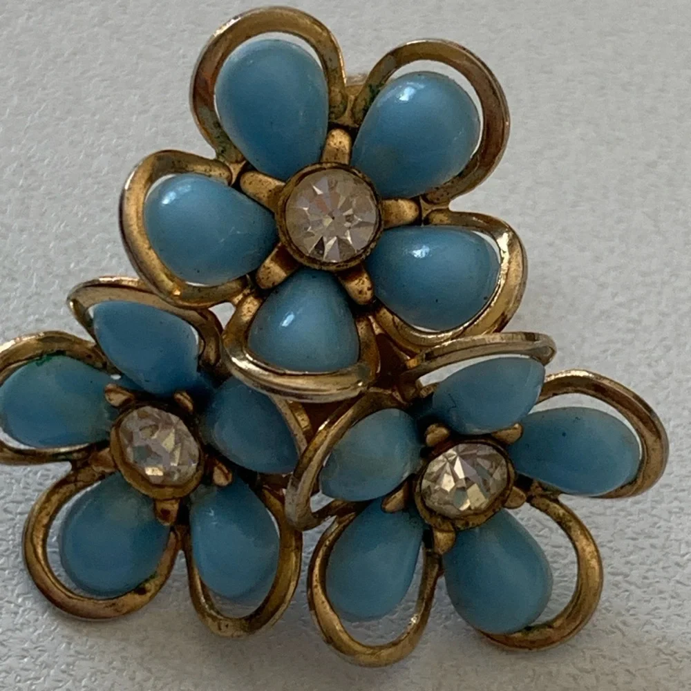 Vintage Coro Blue Thermoset Floral Screw Back Earrings with Rhinestones